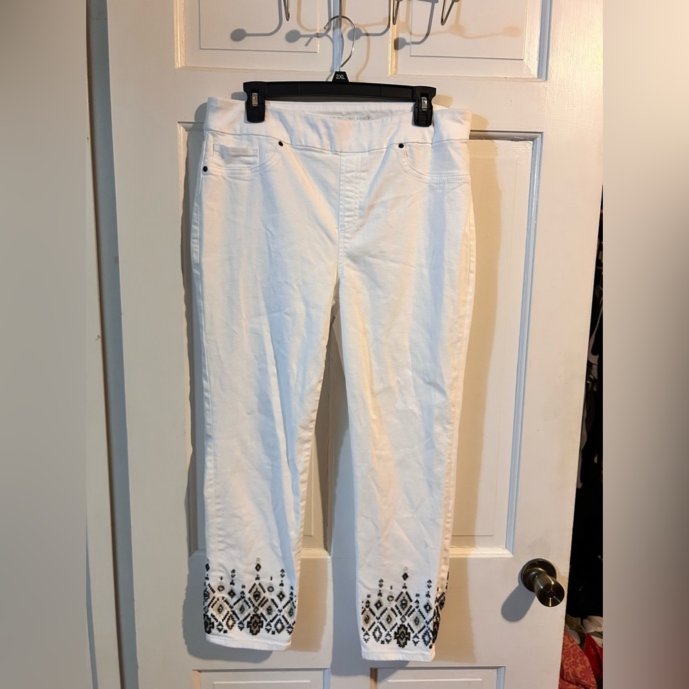 Chico's Size 3 XL White Aztec Beaded Ankle Cropped Jeans Stretch